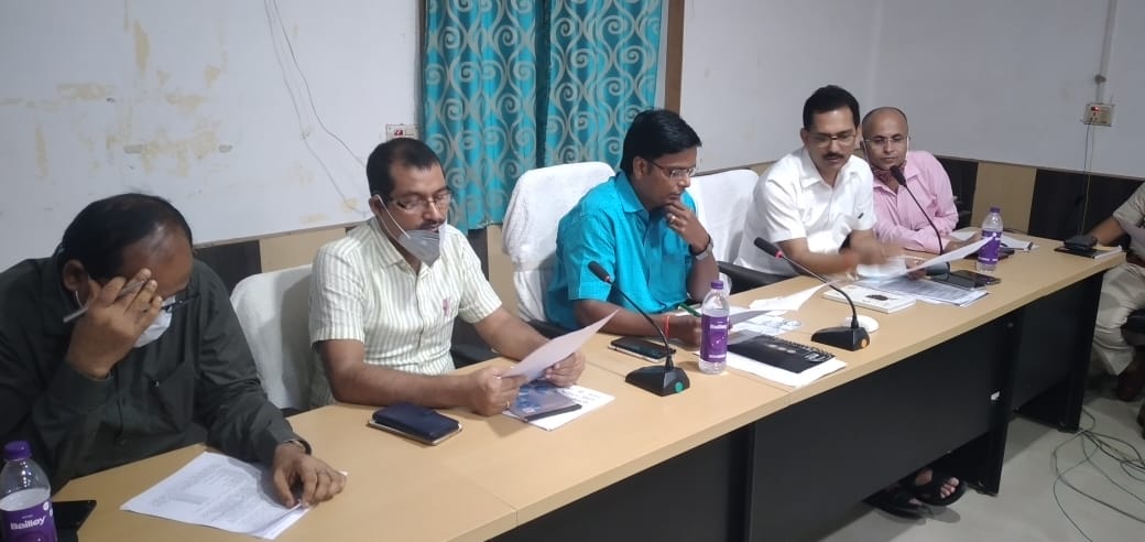 स्वतंत्रता दिवस समारोह 2021 के आयोजन की तैयारी कक्ष में सभी संबंधित पदाधिकारियों के साथ बैठक
