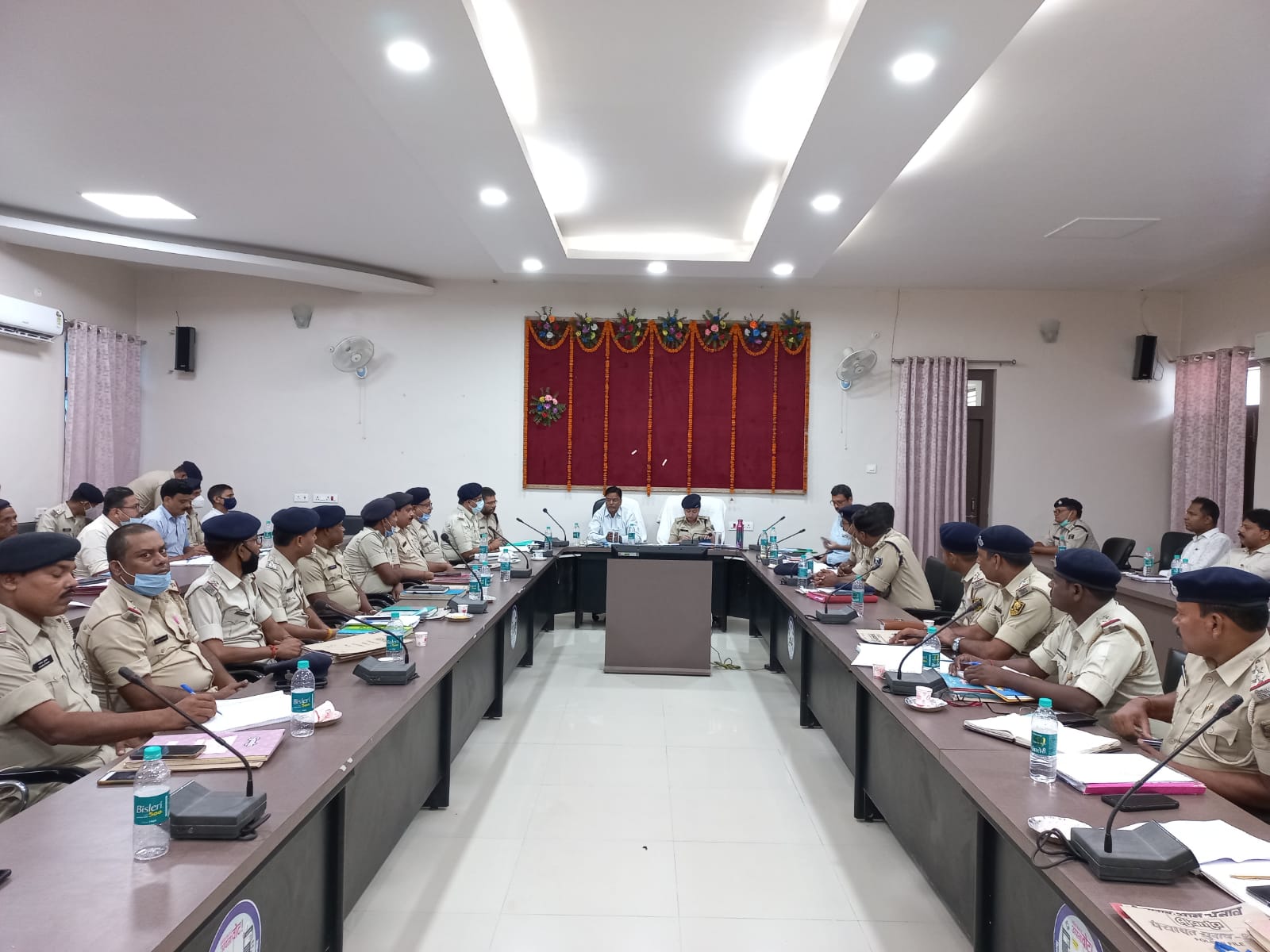 पंचायत आम निर्वाचन 2021 की तैयारियो के संदर्भ में विकास भवन सभागार में विधि व्यवस्था से संबंधित बैठक