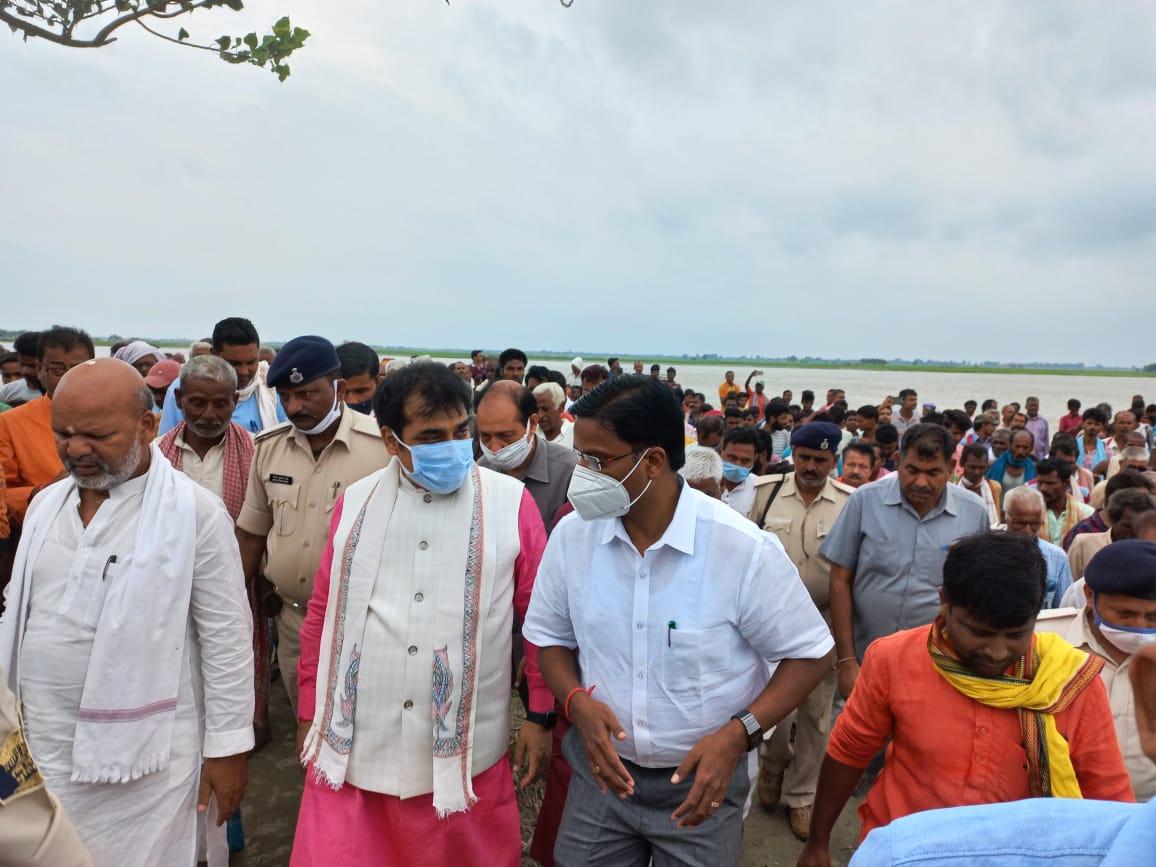 श्रम संसाधन एवं सूचना प्रावैधिकी बिहार-सह-प्रभारी मंत्री कटाव निरोधी कार्य का निरीक्षण