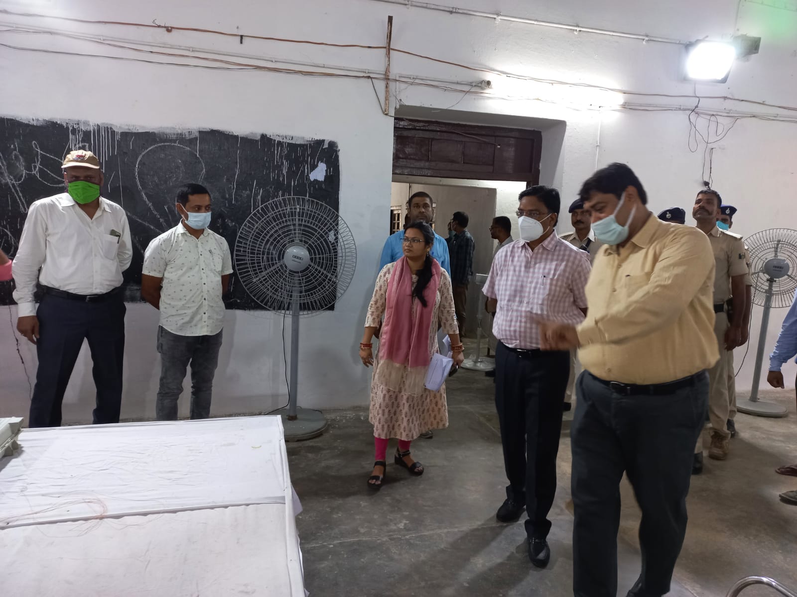 सहरसा में चल रहे EVM कमीशनिंग कार्य एवं जिला स्कूल सहरसा में मतगणना कक्ष का निरीक्षण