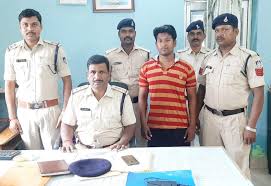 पुलिस ने बलात्कार के आरोपी को गिरफ्तार किया