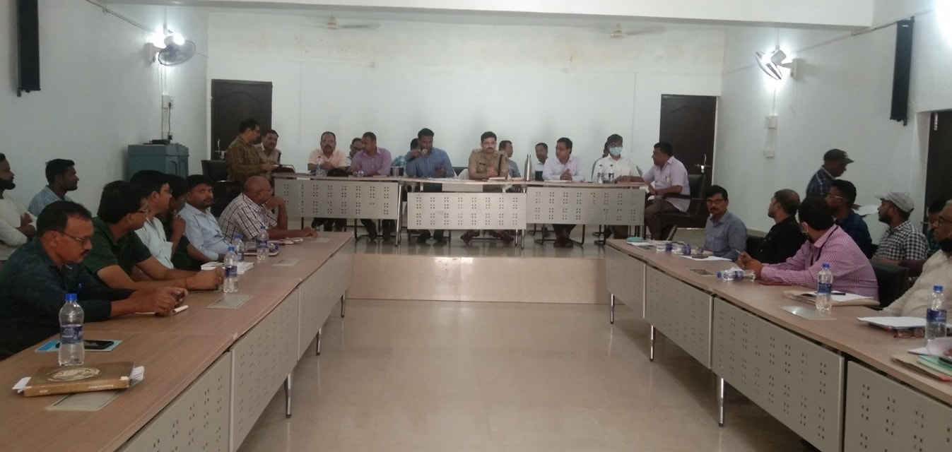 सभा भवन में सेक्टर पदाधिकारी एवं थाना अध्यक्ष तथा संबंधित पदाधिकारियों के साथ बैठक