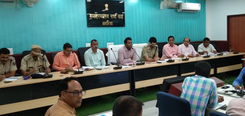 दुर्गा पूजा (दशहरा पर्व) शांतिपूर्ण माहौल एवं भाईचारे के रूप में मनाने को लेकर विधि समीक्षात्मक बैठक
