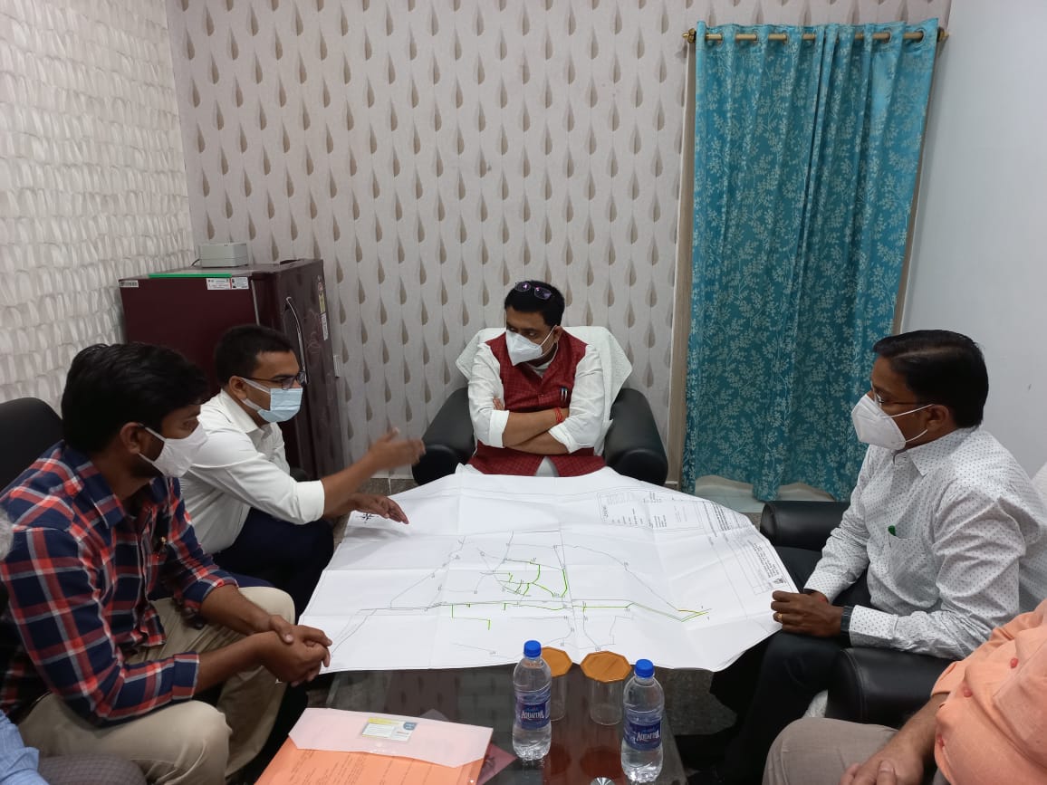 नगर परिषद क्षेत्र में जल जमाव की समस्या के संबंध में बुडको के अभियंता के साथ बैठक