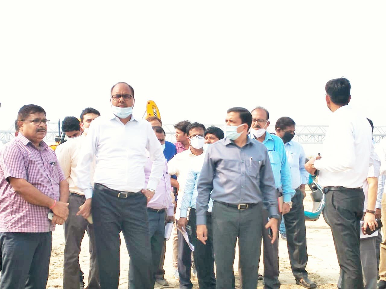 पटना द्वारा संबंधित पदाधिकारियों के साथ प्रमुख छठ घाटों का निरीक्षण