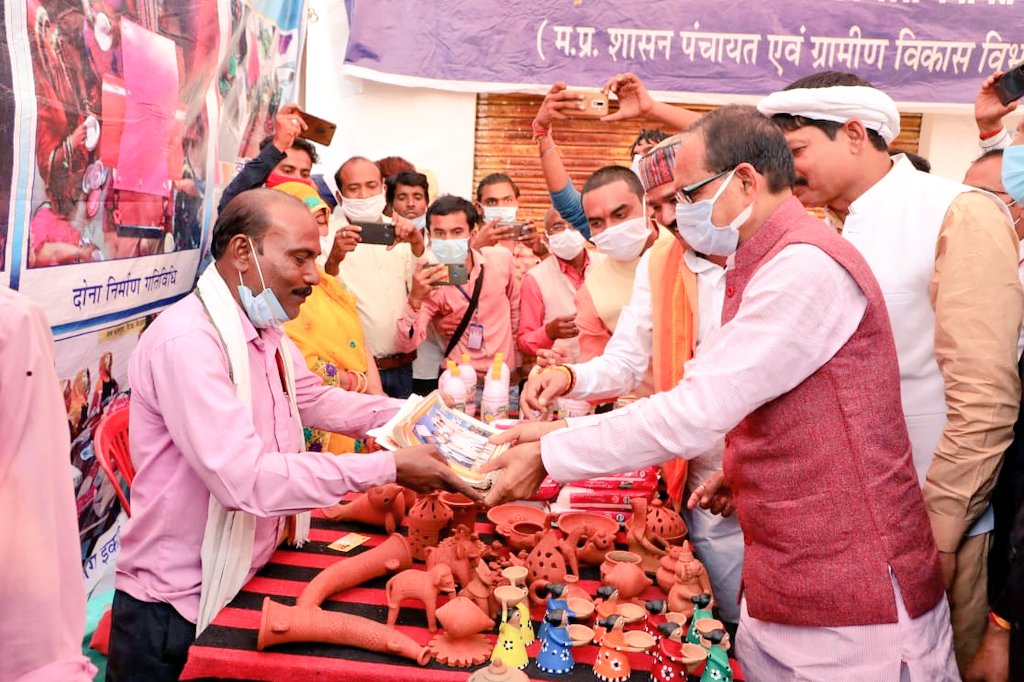 दीपावली पर हम पारंपरिक कलाकारों द्वारा निर्मित सामग्रियां खरीदें