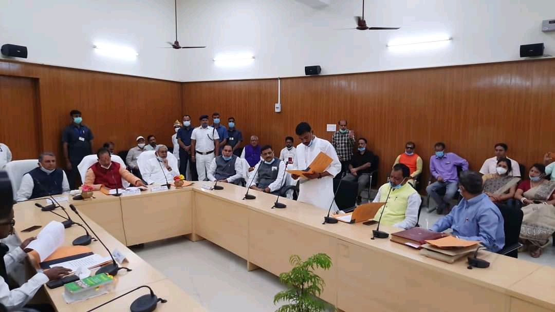 बिहार विधानसभा के नवनिर्वाचित सदस्यों ने पद और गोपनीयता की शपथ
