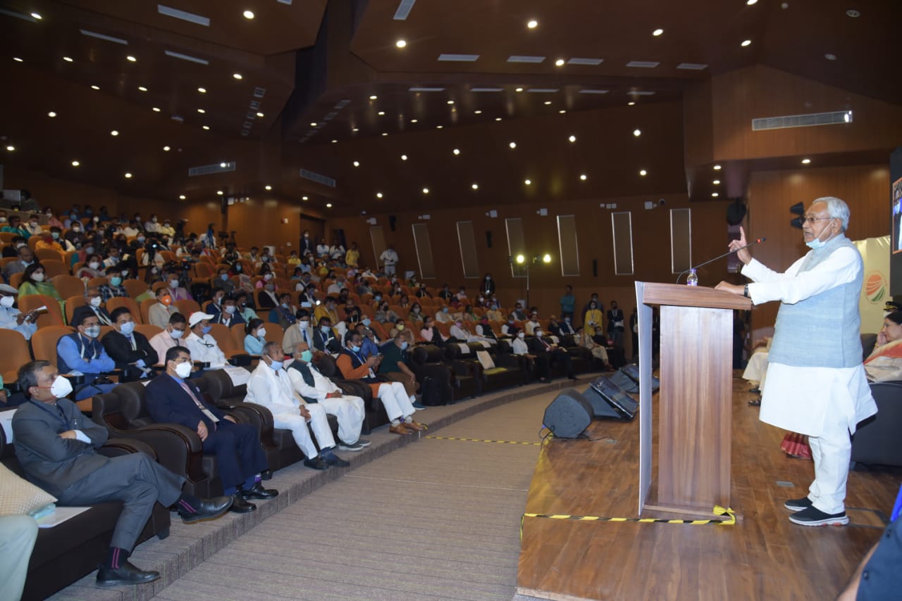 नालंदा इंटरनेशनल यूनिवर्सिटी में धर्म-धम्म विषय पर आयोजित तीन दिवसीय सम्मेलन का उद्घाटन