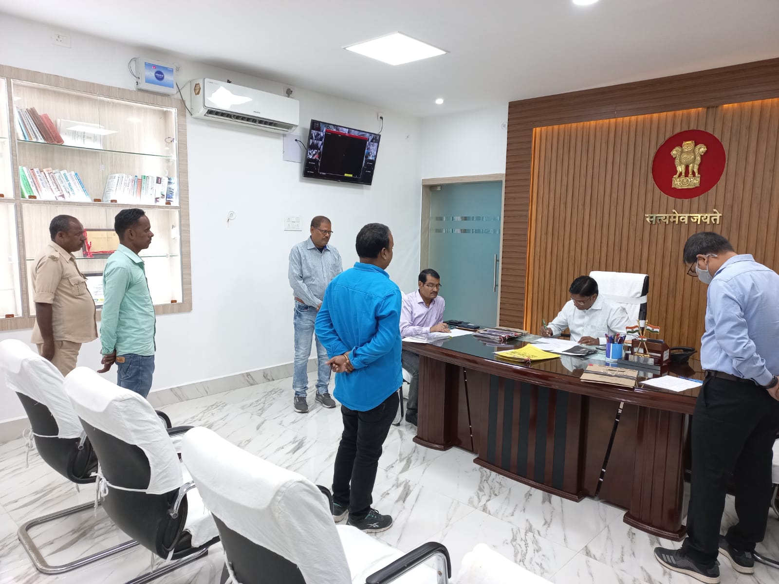 स्वैच्छिक सेवानिवृत्ति के आधार पर चौकीदार बैठक