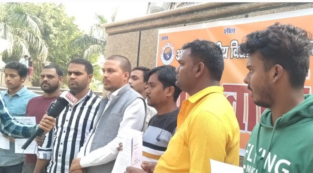 भ्रष्ट कुलपति को पद से हटाने और कुलपति सहित अन्य सभी दोषियों पर कठोर कार्रवाई की मांग