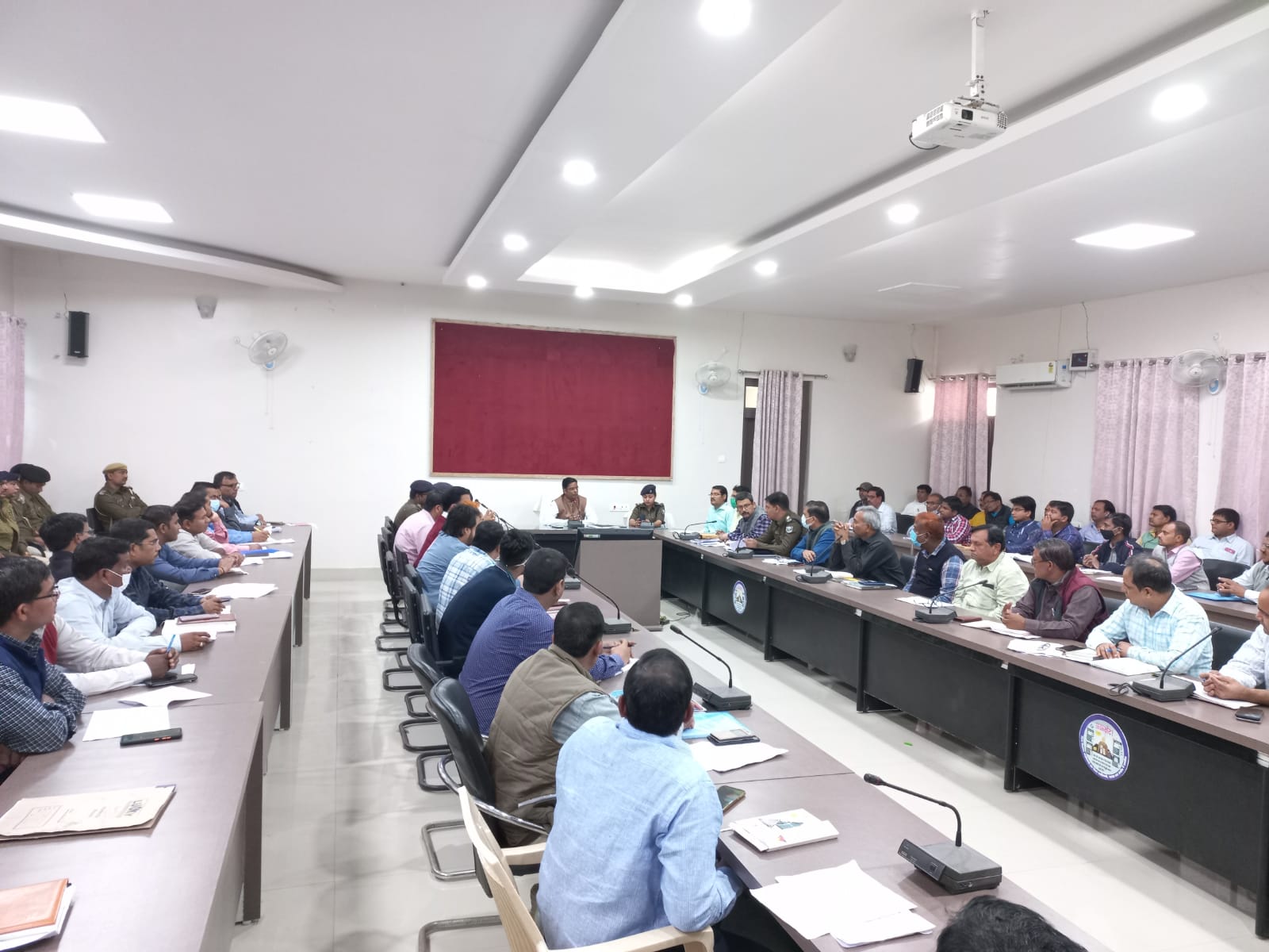 अष्टम चरण के तहत सिमरी बख्यातियारपुर प्रखंड में होने वाली पंचायत चुनाव को स्वच्छ एव शांतिपूर्ण मतदान संयुक्त ब्रीफिंग