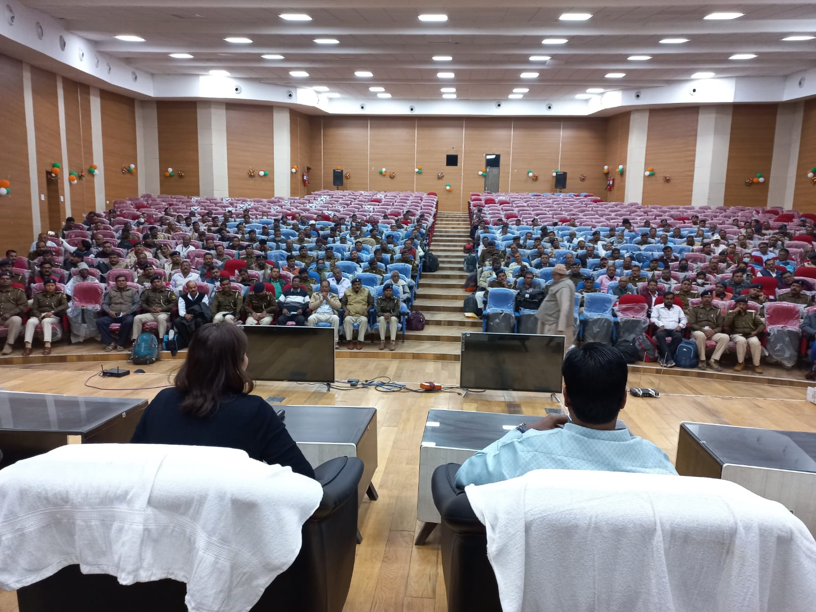 आज प्रेक्षागृह,सहरसा में पंचायत आम निर्वाचन-2021 के संदर्भ में संयुक्त ब्रीफिंग कर आवश्यक जानकारी दी गई |