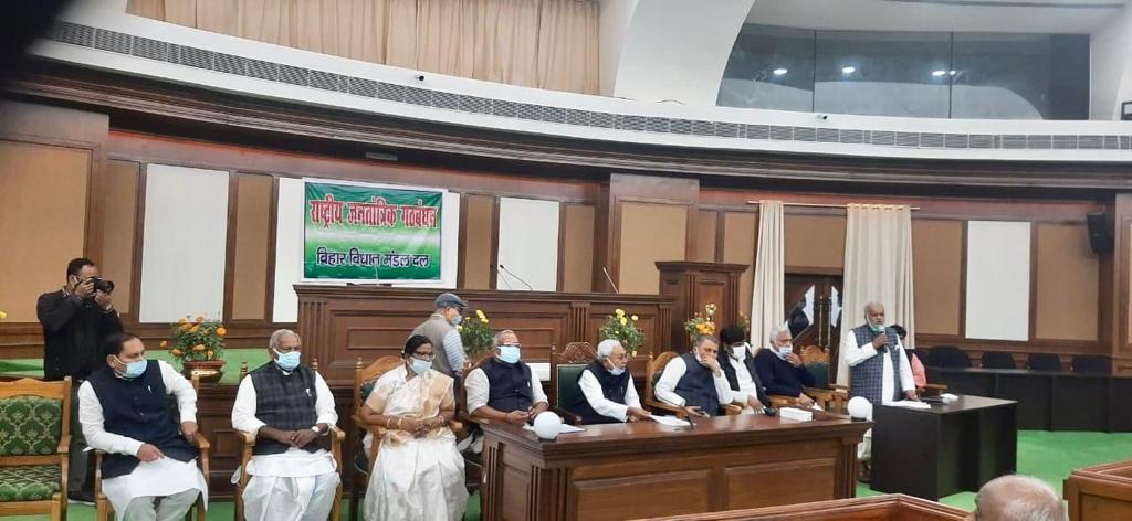 बिहार विधान सभा का विस्तारित भवन के सेंट्रल हॉल में एनडीए के विधानमंडल दलों की आयोजित बैठक