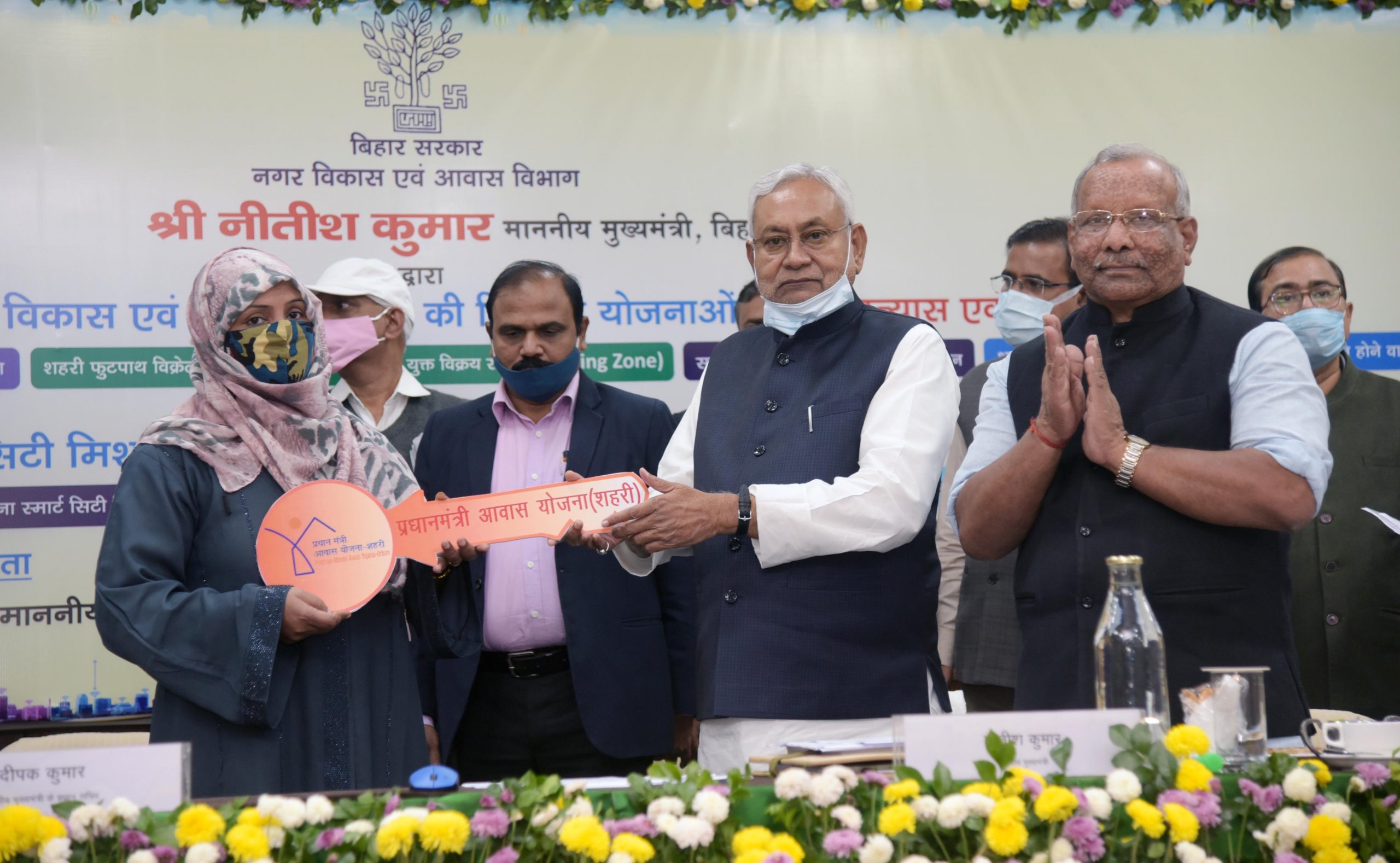 नगर विकास एवं आवास विभाग की विभिन्न योजनाओं का शिलान्यास एवं उद्घाटन किया।