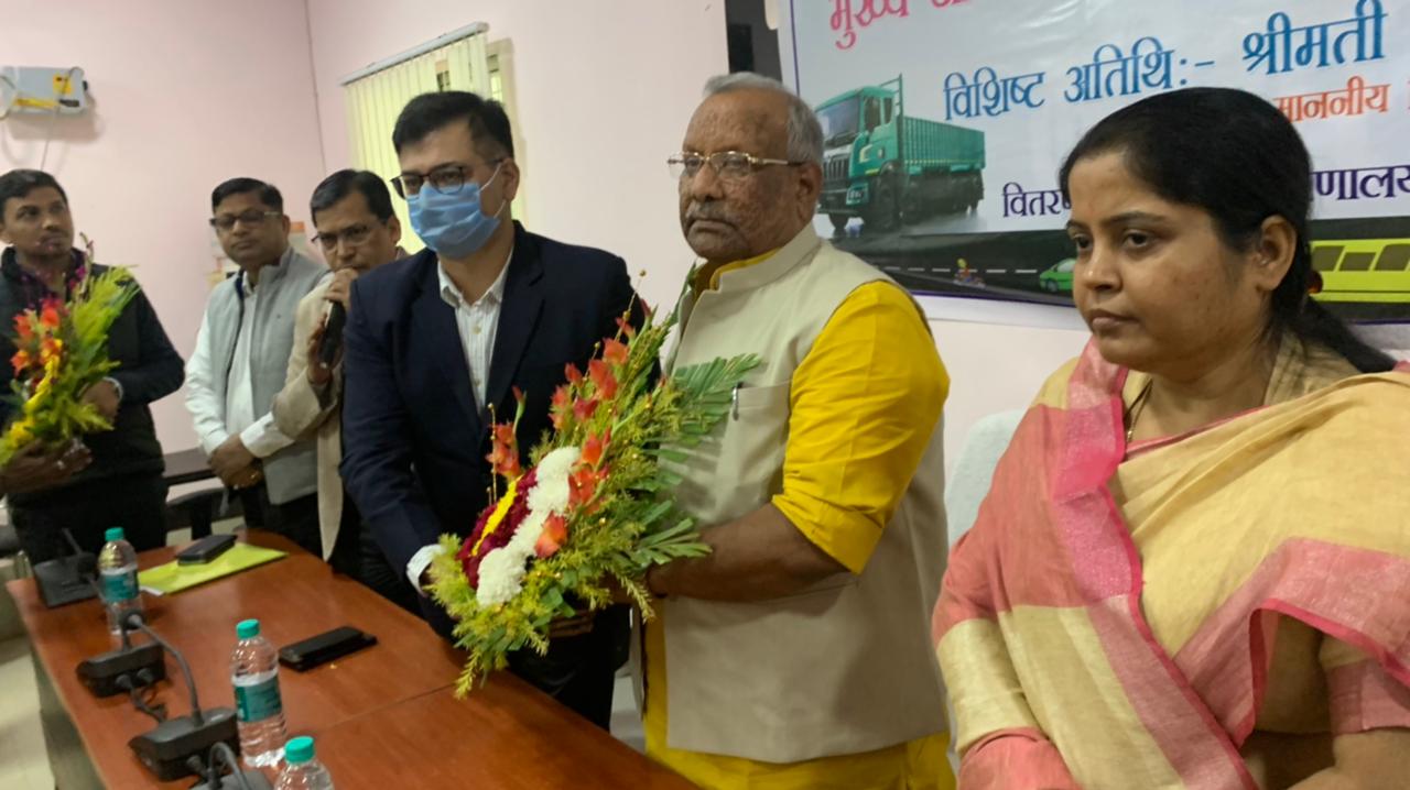 मोटर वाहन दुर्घटना योजना अंतर्गत अंतरिम मुआवजा भुगतान कार्यक्रम" में पीड़ितों को चेक के माध्यम मुआवजा