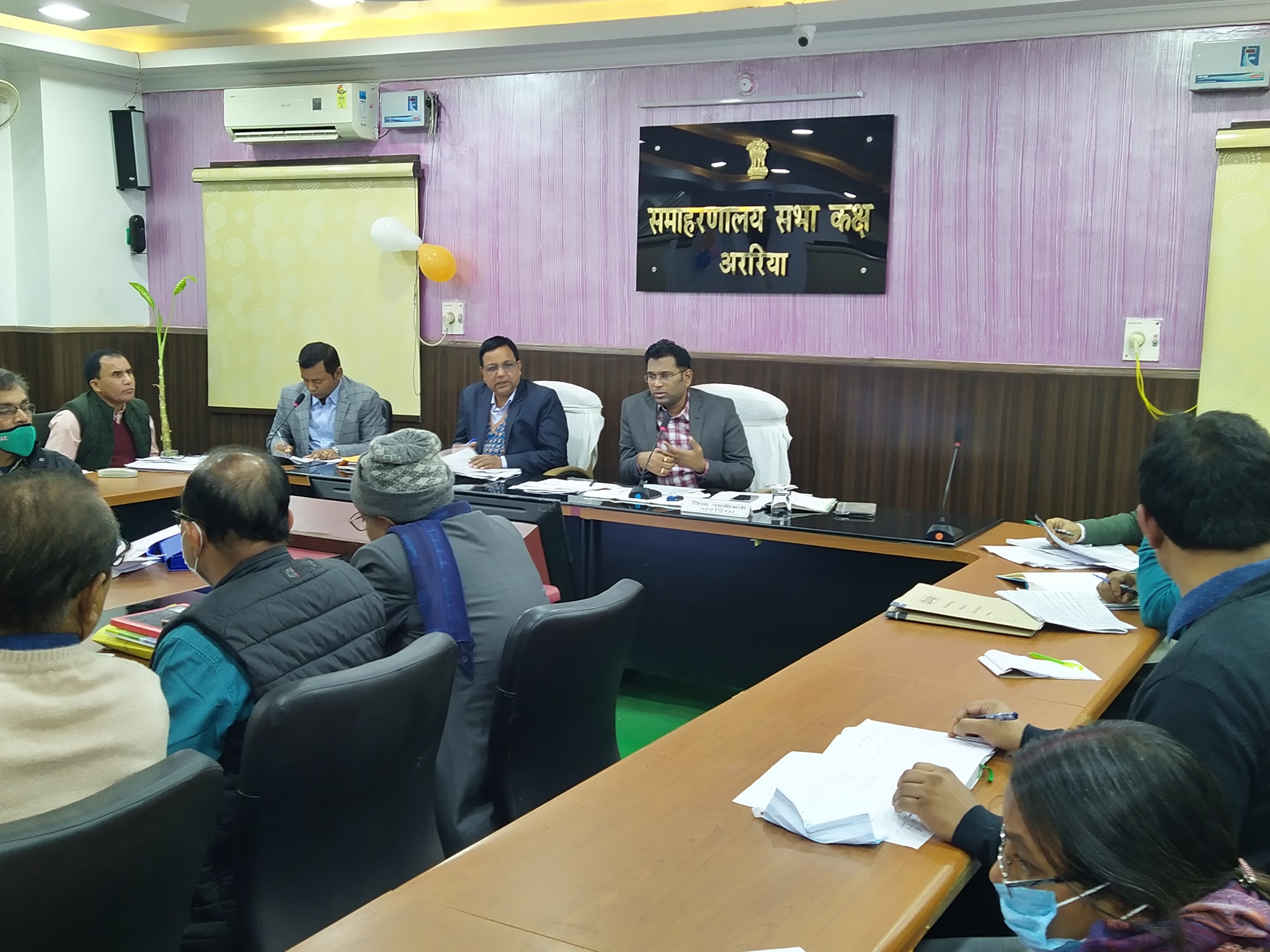 आंतरिक संसाधन एवं राजस्व की प्रगति एवं उपलब्धि को लेकर संबंधित पदाधिकारियों के साथ समीक्षात्मक बैठक
