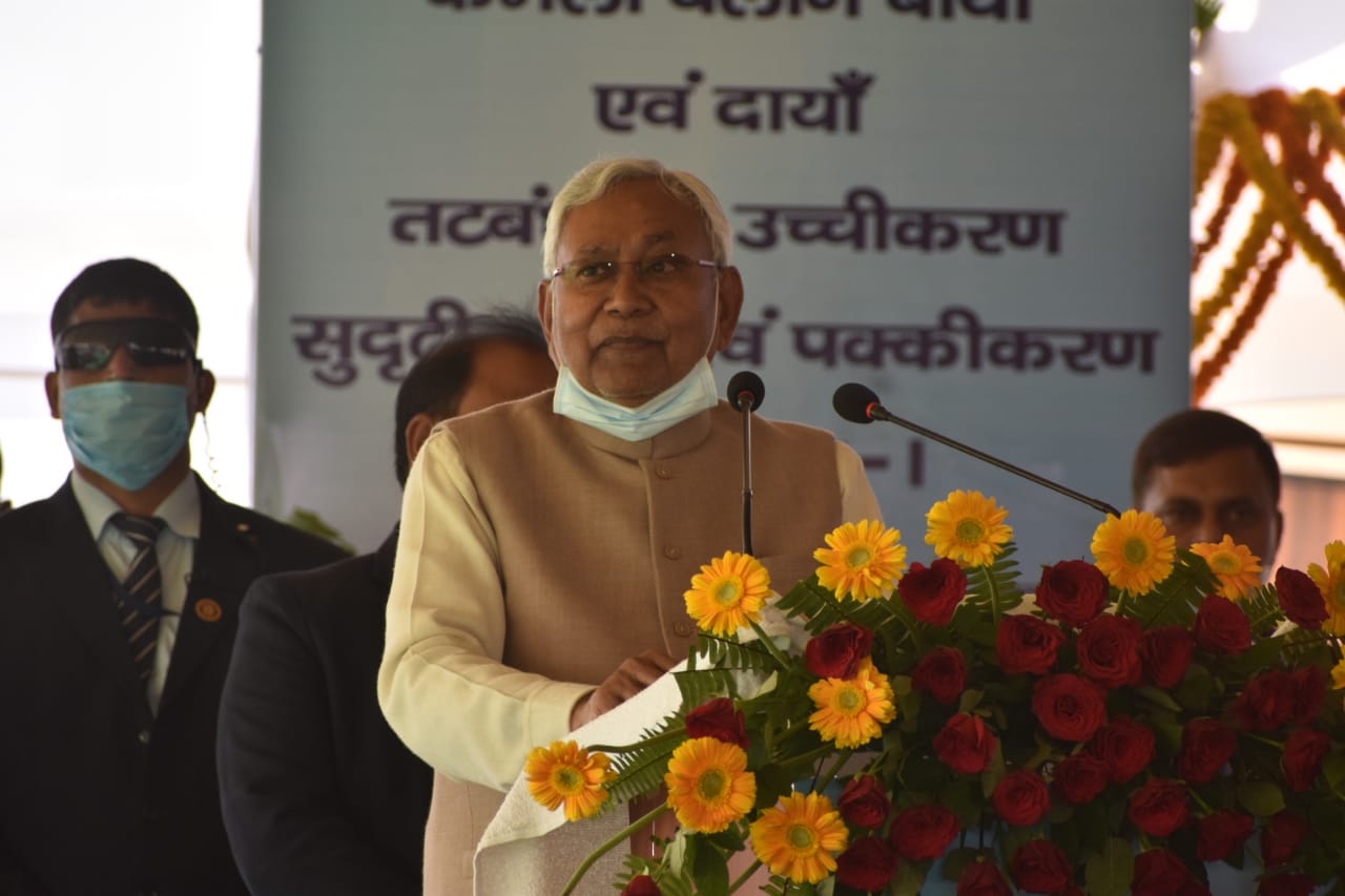 जल संसाधन विभाग में दो तरह का काम है। विभाग को बाढ़ राहत और सिंचाई प्रबंधन का काम एक साथ करना