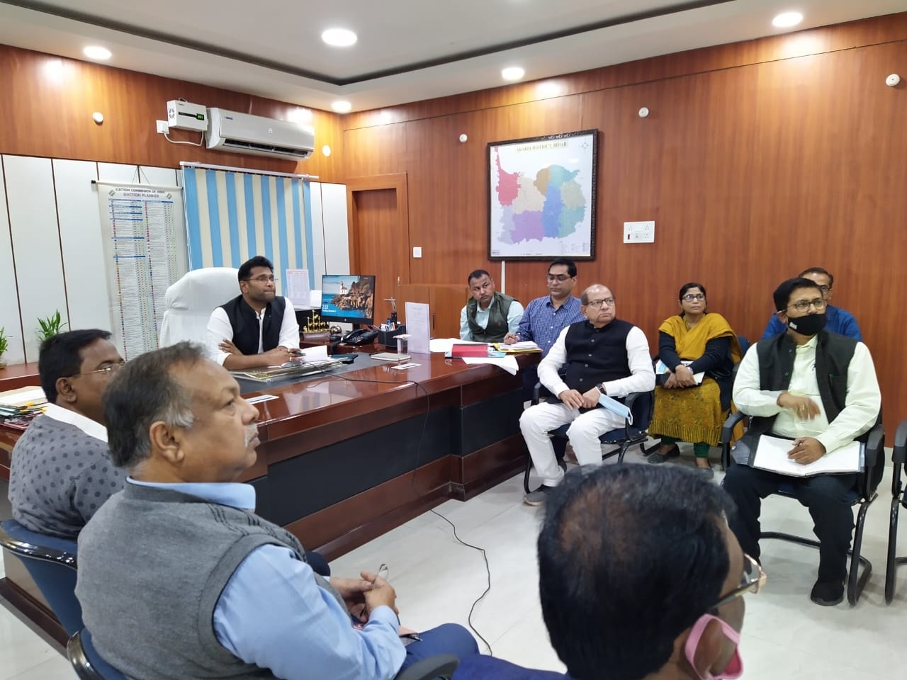 विशेष टीकाकरण अभियान दूसरे डोज के ड्यू 50 हजार लाभार्थियों को टीकाकृत करने का निर्देश
