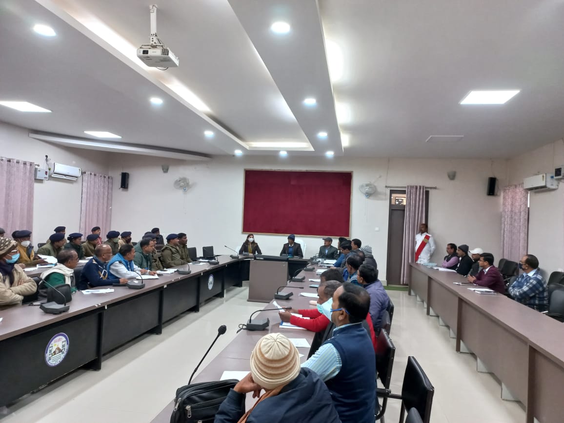 पुलिस अवर निरीक्षक एवं प्रारक्ष अवर निरीक्षक (परिचारी) के पद के लिए आयोजित परीक्षा संयुक्त ब्रीफिंग की।