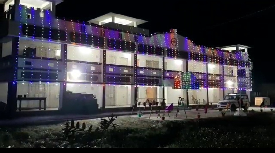 अत्याधुनिक पुलिस लाइन में बड़ा खाना का हुआ आयोजन, जिले के तमाम पुलिस पदाधिकारी मौजूद।