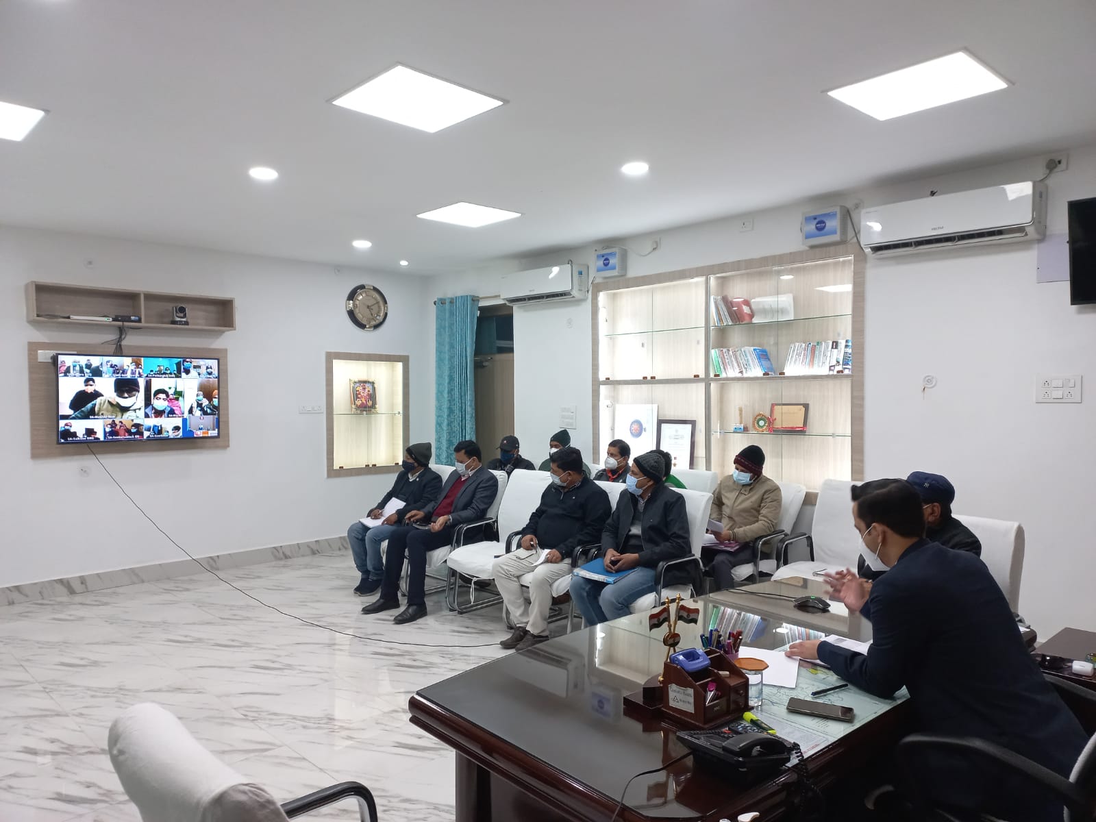 विडियो कांफ्रेंसिंग के माध्यम से सभी MOIC,BHM, के साथ कोविड-19 वैक्सीनशन से संबंधित समीक्षा बैठक