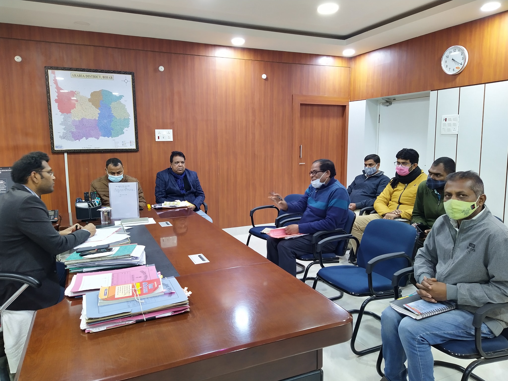 जल जीवन हरियाली अभियान से संबंधित लघु सिंचाई विभागीय तालाबों के चयन अभियंता एवं अधिकारियों के साथ बैठक