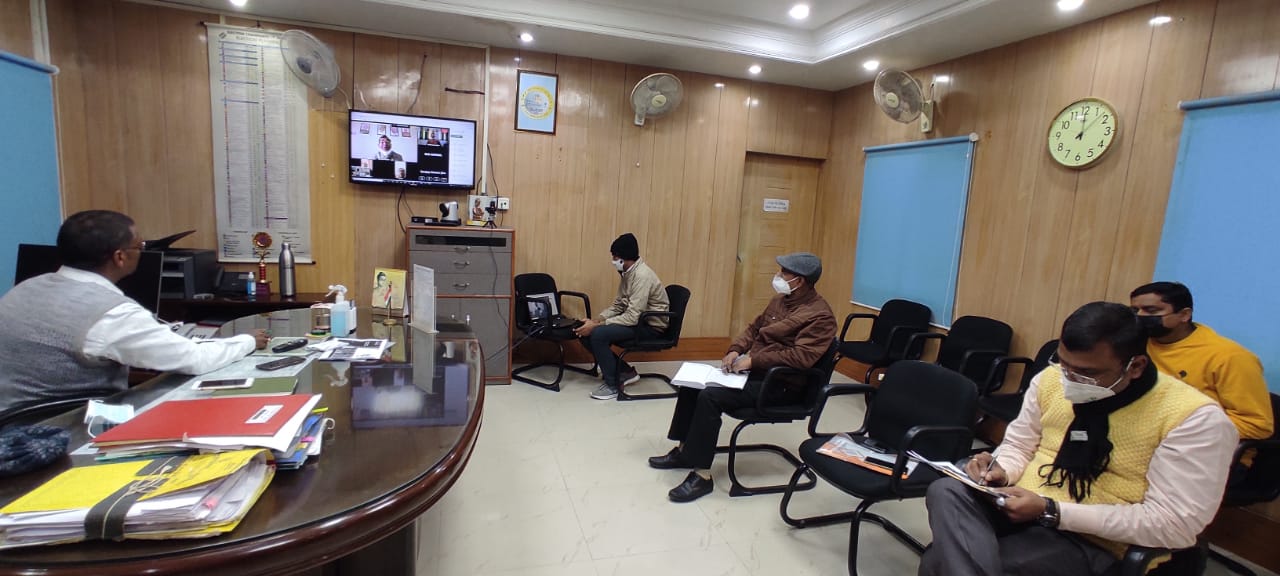 सुपौल द्वारा दिनांक 14.01.2022 को कोविड से संबंधित की जा रही कार्यवाही संबंध में जनप्रतिनिधियों के साथ बैठक
