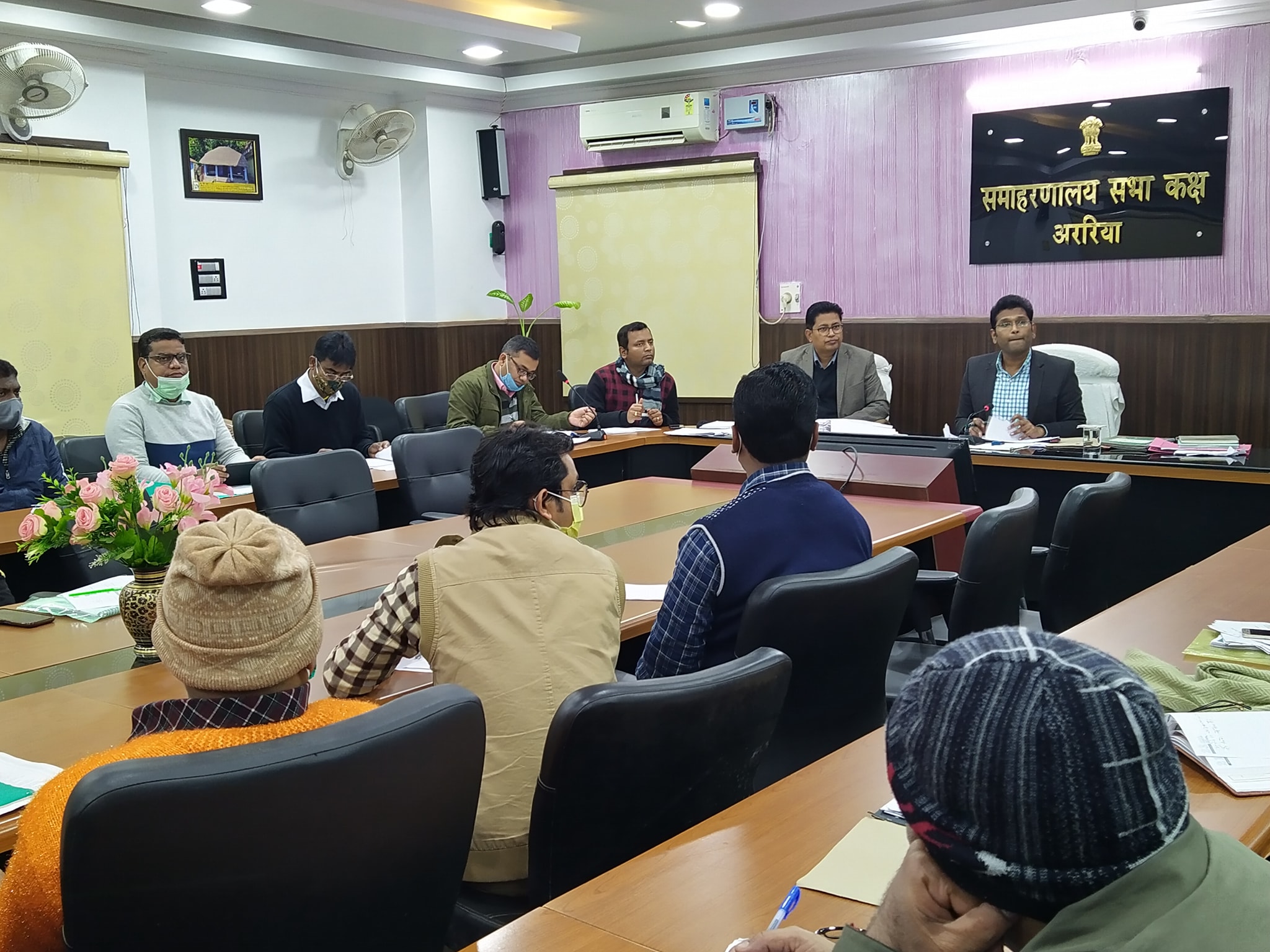 शिक्षा विभाग के कार्यों की प्रगति एवं उपलब्धि को लेकर संबंधित सभाकक्ष में बैठक