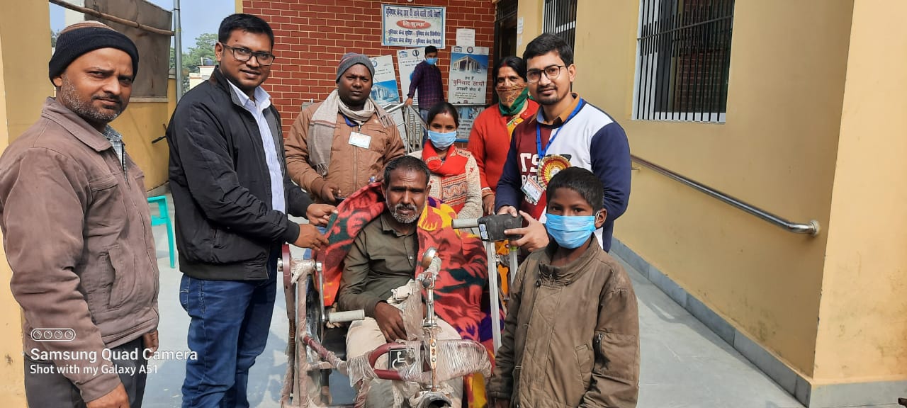 बुनियाद केंद्र, सुपौल परिसर में गणतंत्र दिवस की पूर्व संध्या पर दिव्यांगजन सशक्तिकरण के प्रयास से लाभुक को तीन पहिया वाहन, बैशाखी एवं कंबल वितरण