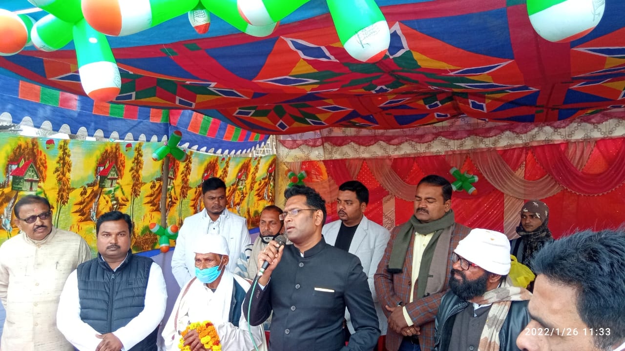 जिले के अनुसूचित जाति महादलित टोलों में भी गणतंत्र दिवस के अवसर पर धूम-धूमधाम से झंडोत्तोलन