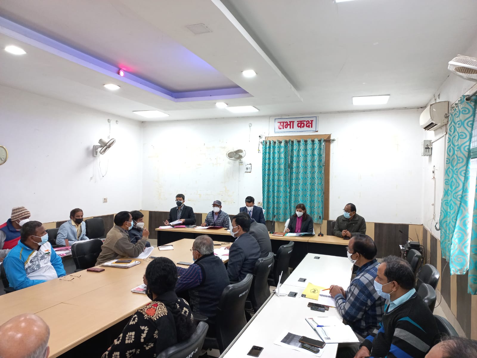 खेल विभाग के अन्तर्गत क्रियान्वित एव प्रस्तावित विभिन्न आधारभूत संरचनाओं के निर्माण के अद्यतन प्रगति से संबंधित समीक्षा बैठक