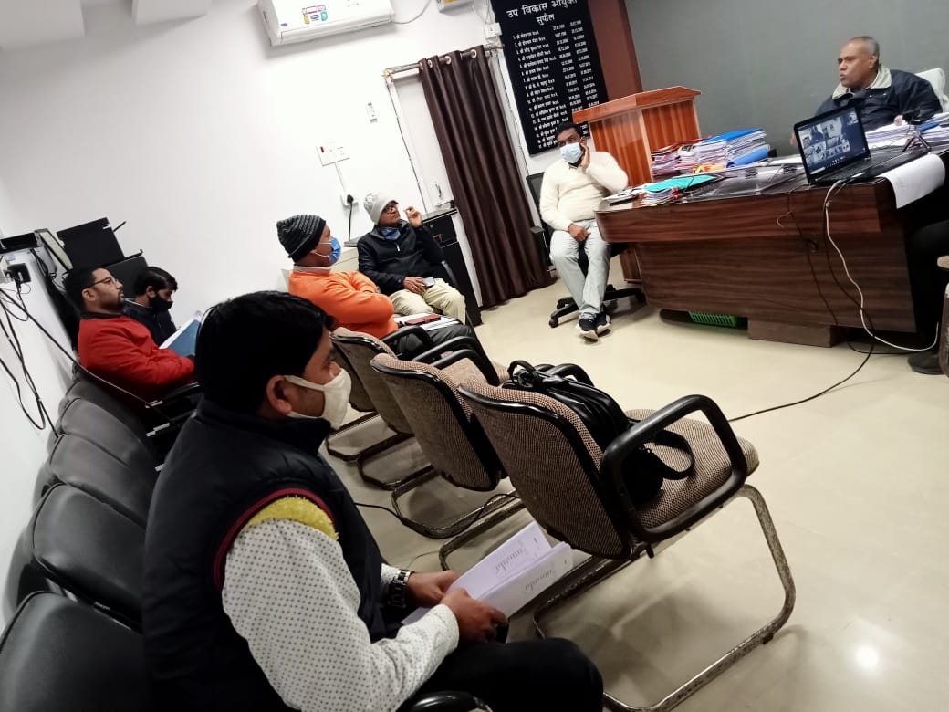 प्रधानमंत्री आवास योजना अंतर्गत अद्यतन उपलब्धि की समीक्षा जिला स्तरीय वीडियो कॉन्फ्रेंसिंग के द्वारा बैठक
