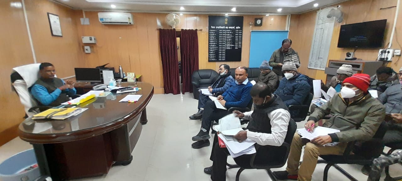 भू-अर्जन से संबंधित कार्यों की समीक्षा की