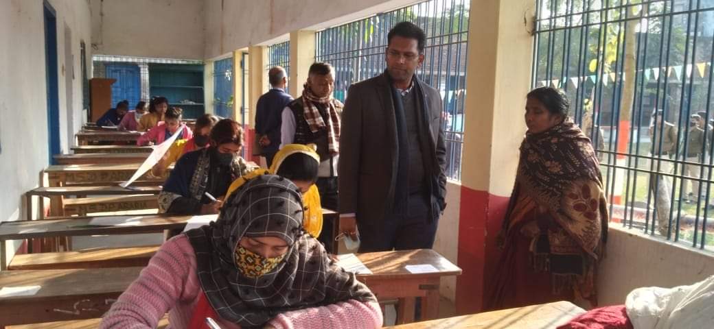थाना परिसर में पूर्व से निर्धारित जनता दरबार का औचक निरीक्षण फारबिसगंज कॉलेज फारबिसगंज में संचालित इंटरमीडिएट परीक्षा का जायजा लिया गया