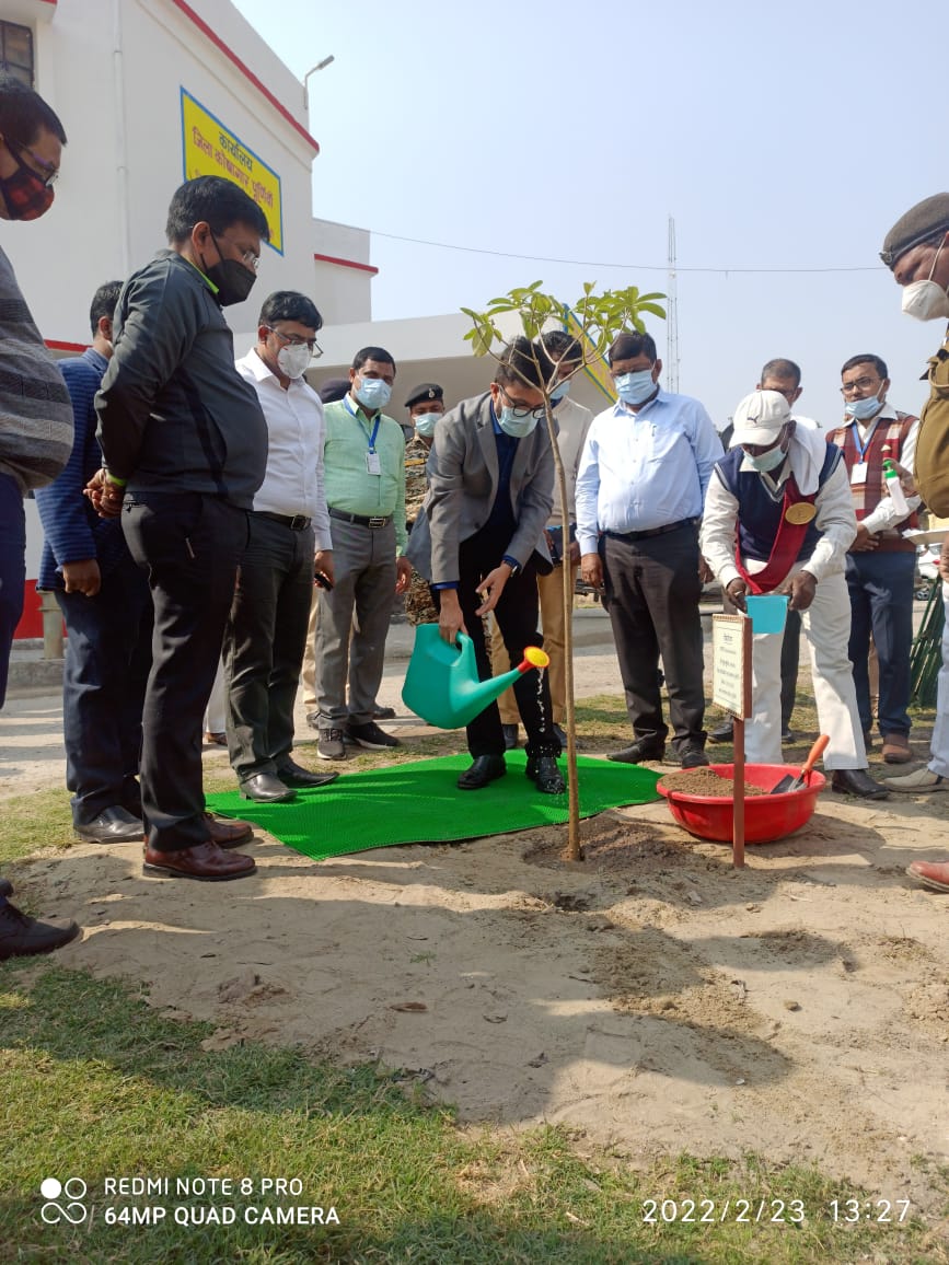 जिला कोषागर पूर्णिया का निरीक्षण एवं परिसर में वृक्षारोपण