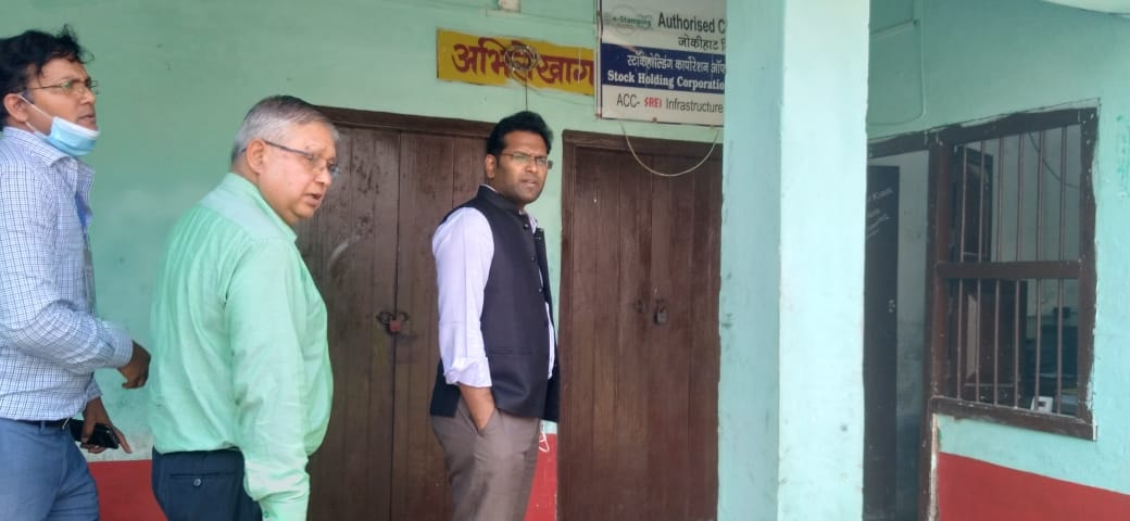 संचालित लोक कल्याणकारी एवं विकासात्मक योजनाओं का वरीय पदाधिकारी द्वारा लगातार निरीक्षण