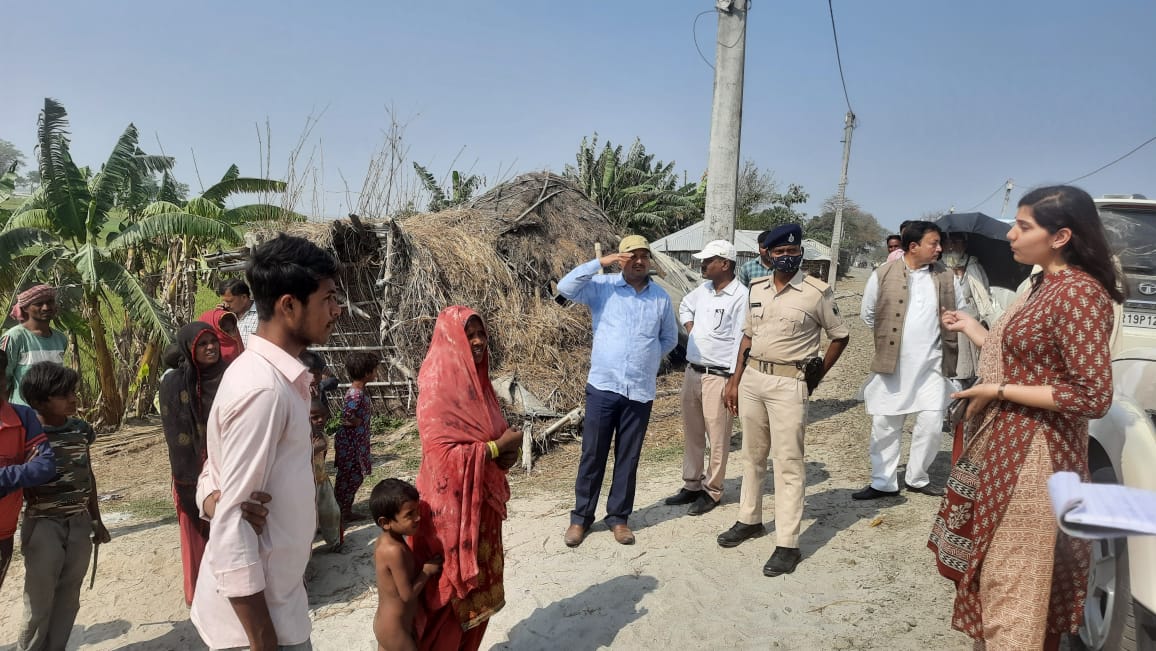 नाबार्ड द्वारा चयनित लाभुकों का मनरेगा योजना से बन रहे निजी मखान पोखर का भी निरीक्षण