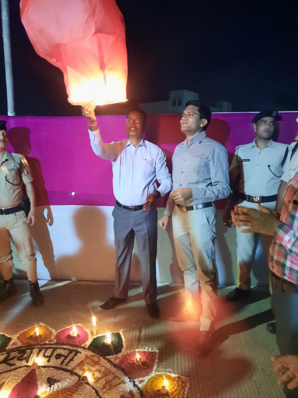 सुपौल के 32वें स्थापना दिवस 32 दीपों को प्रज्ज्वलित किया गया।