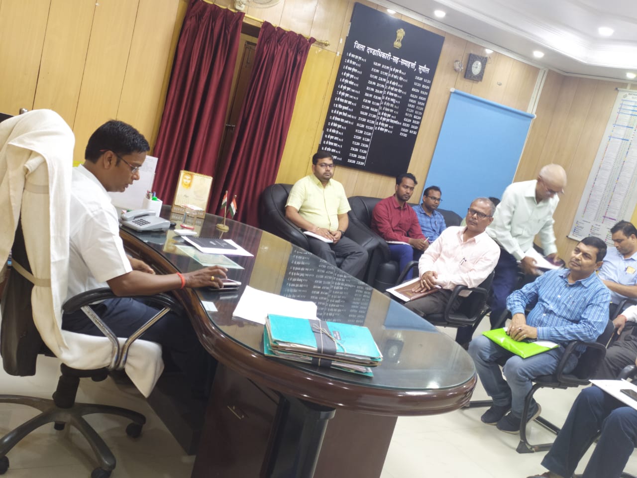सिचाई विभाग से संबंधित समीक्षा बैठक की गई ।