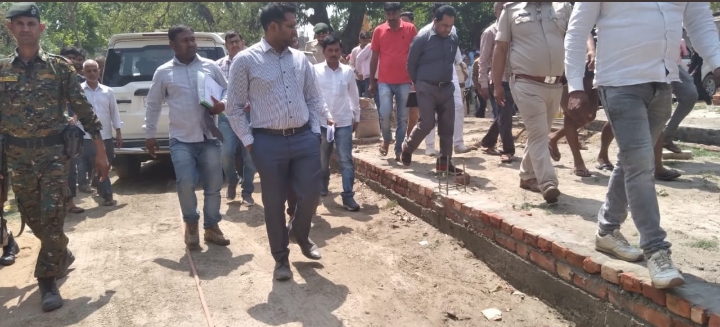 जिले में संचालित लोक कल्याणकारी विकासात्मक योजनाओं का क्रियान्वयन को लेकर विभिन्न योजनाओं की प्रगति का भौतिक निरीक्षण