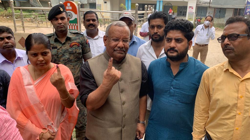 कटिहार सदर प्रखंड कार्यालय में पहुंचकर "एमएलसी चुनाव" में किया मतदान