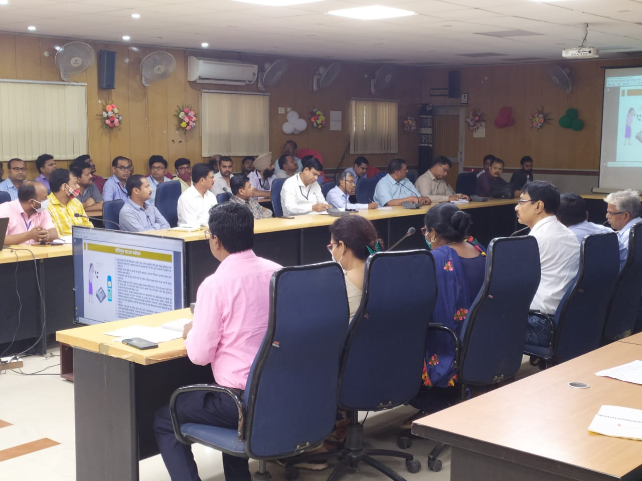 समाहरणालय स्थित टीसीपी भवन में स्वास्थ्य विभाग की समीक्षा बैठक