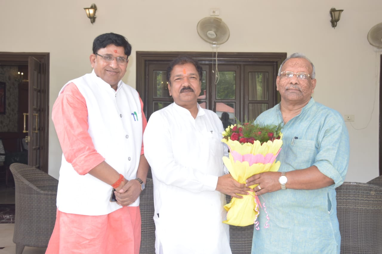 चुनाव में रिकॉर्ड मतों से जीतने वाले भाजपा के वरिष्ठ नेता DilipJaiswalBJP जी से मुलाकात