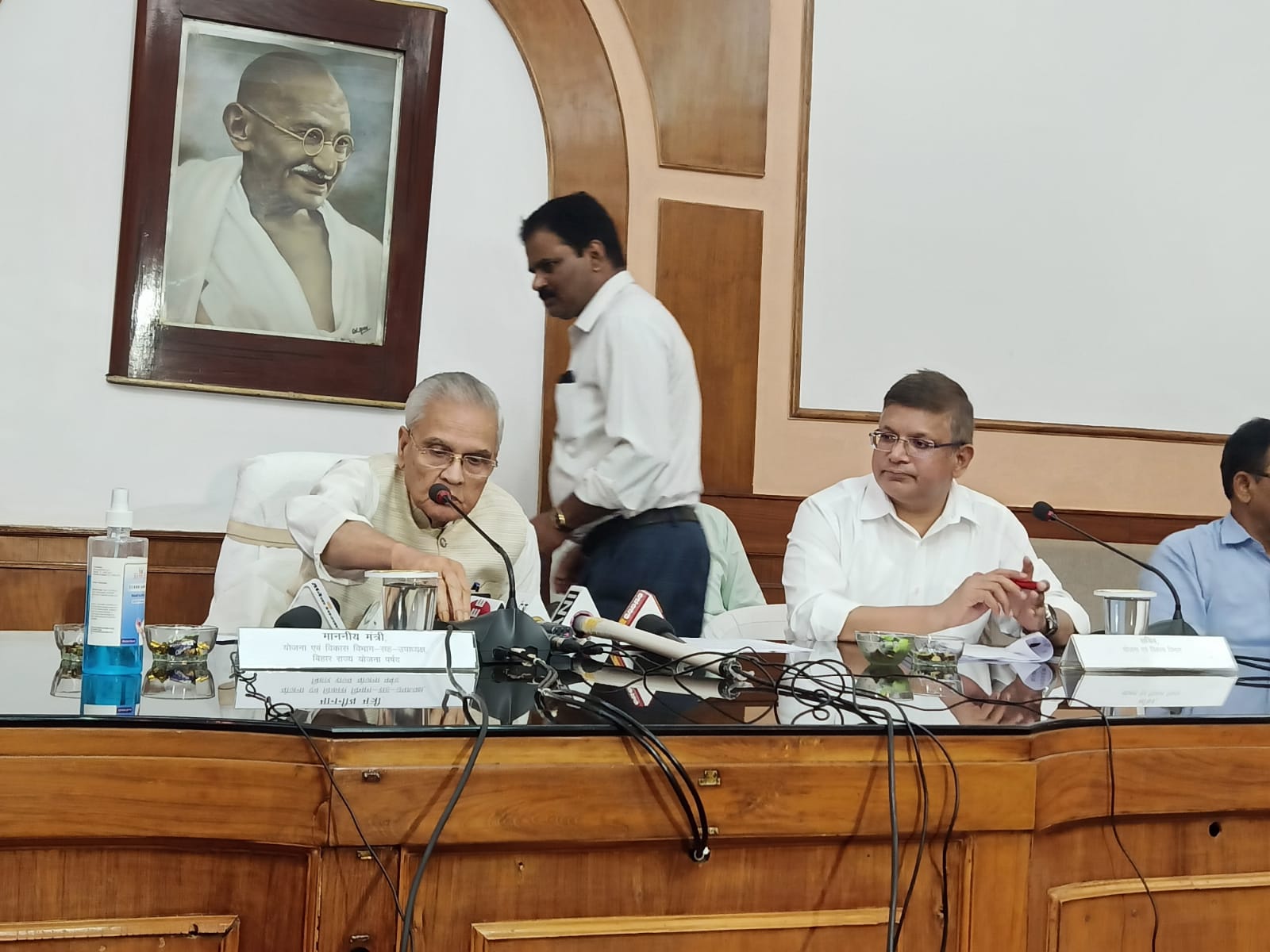 बिहार देश में पाँच अग्रणी राज्यों में शामिल
