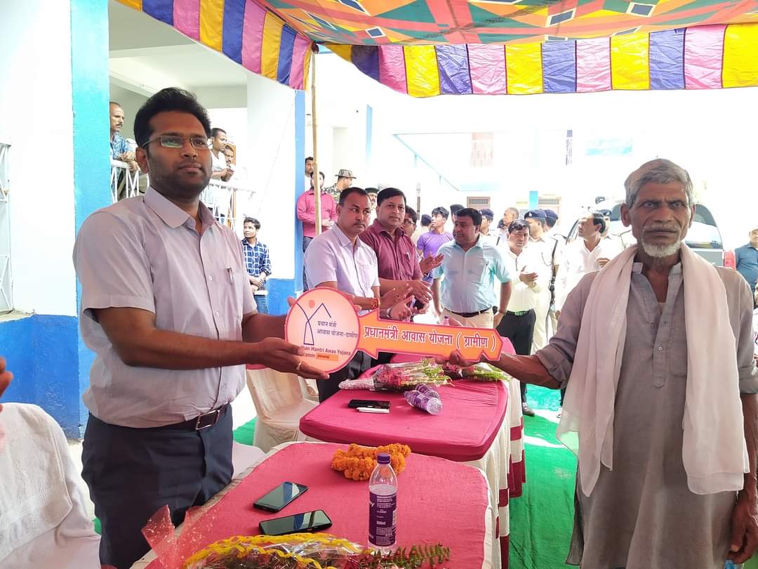 अररिया स्थित बाबा साहब के आदमकद प्रतिमा पर माल्यार्पण