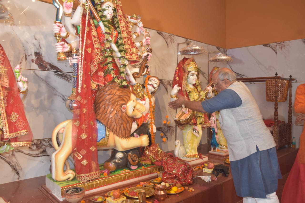 पुर्णिया के रामपुरधाम स्थित सार्वजनिक दुर्गा मंदिर मां दुर्गा की मुर्ति का प्राण प्रतिष्ठा का भक्तिमय कार्यक्रम