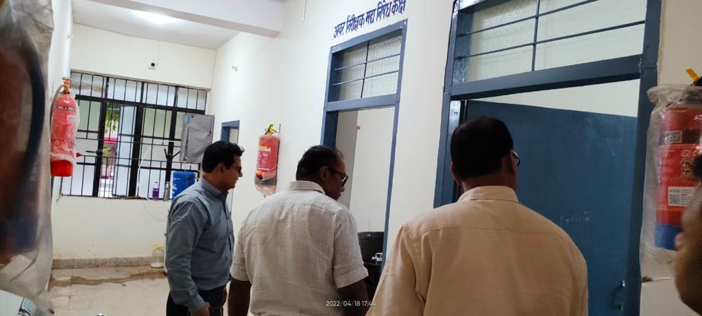 जिलाधिकारी, किशनगंज, डॉ० आदित्य प्रकाश द्वारा नवनिर्मित मध निषेध कार्यालय भवन का निरीक्षण