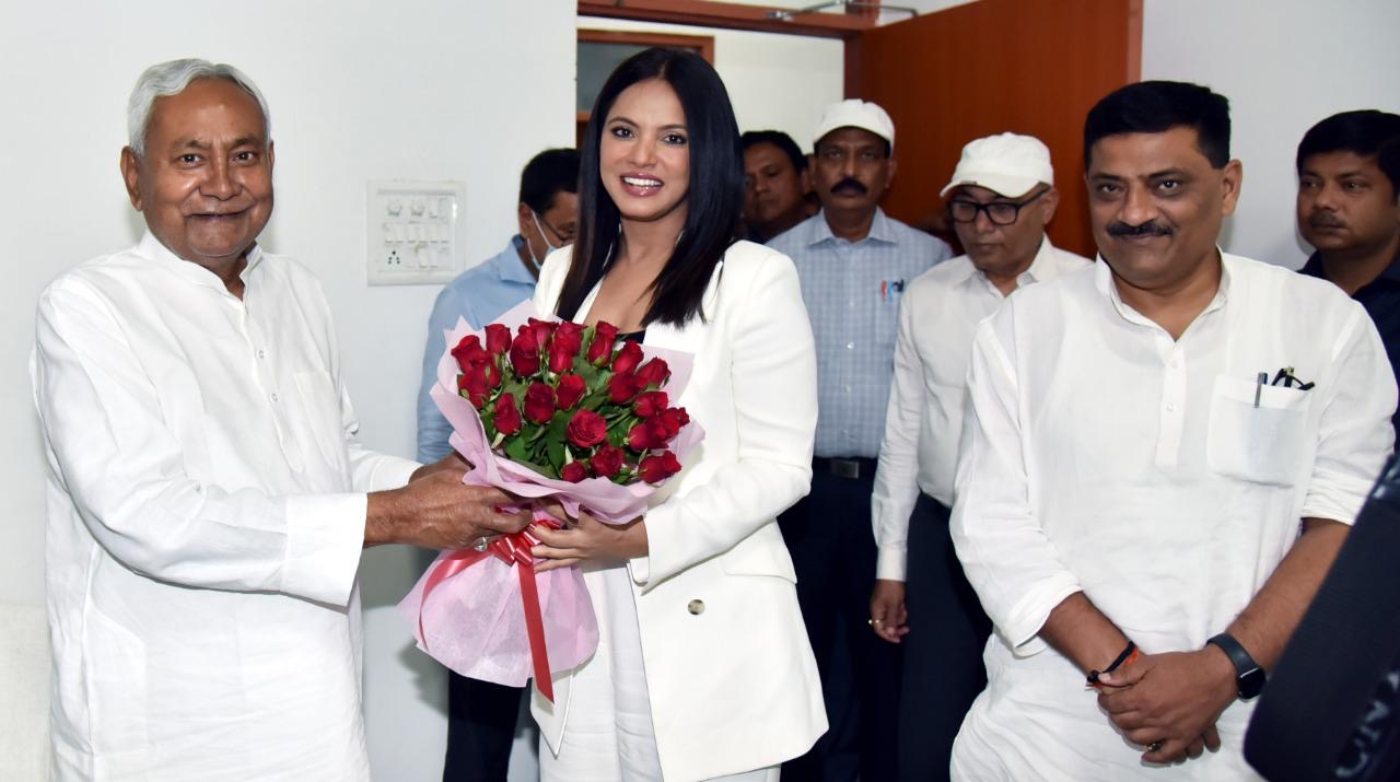 प्रसिद्ध फिल्म अभिनेत्री सुश्री नीतू चन्द्रा जी से 1 अणे मार्ग स्थित संकल्प में मुलाकात