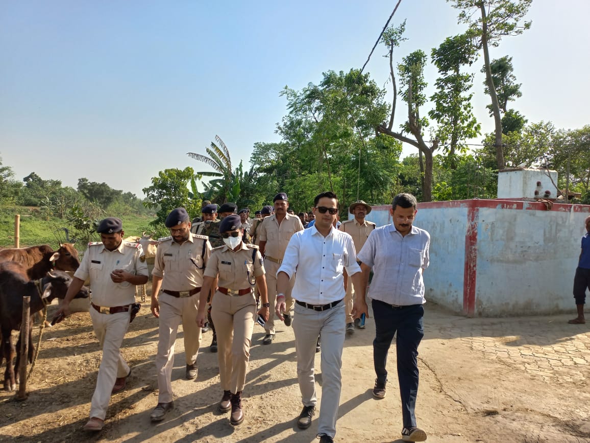 सोनबरसा प्रखंड अंतर्गत अतलखा पंचायत के बूटहा टोला पहुँचकर अग्निपीड़ितों को अनुग्रह अनुदान की राशि का वितरण