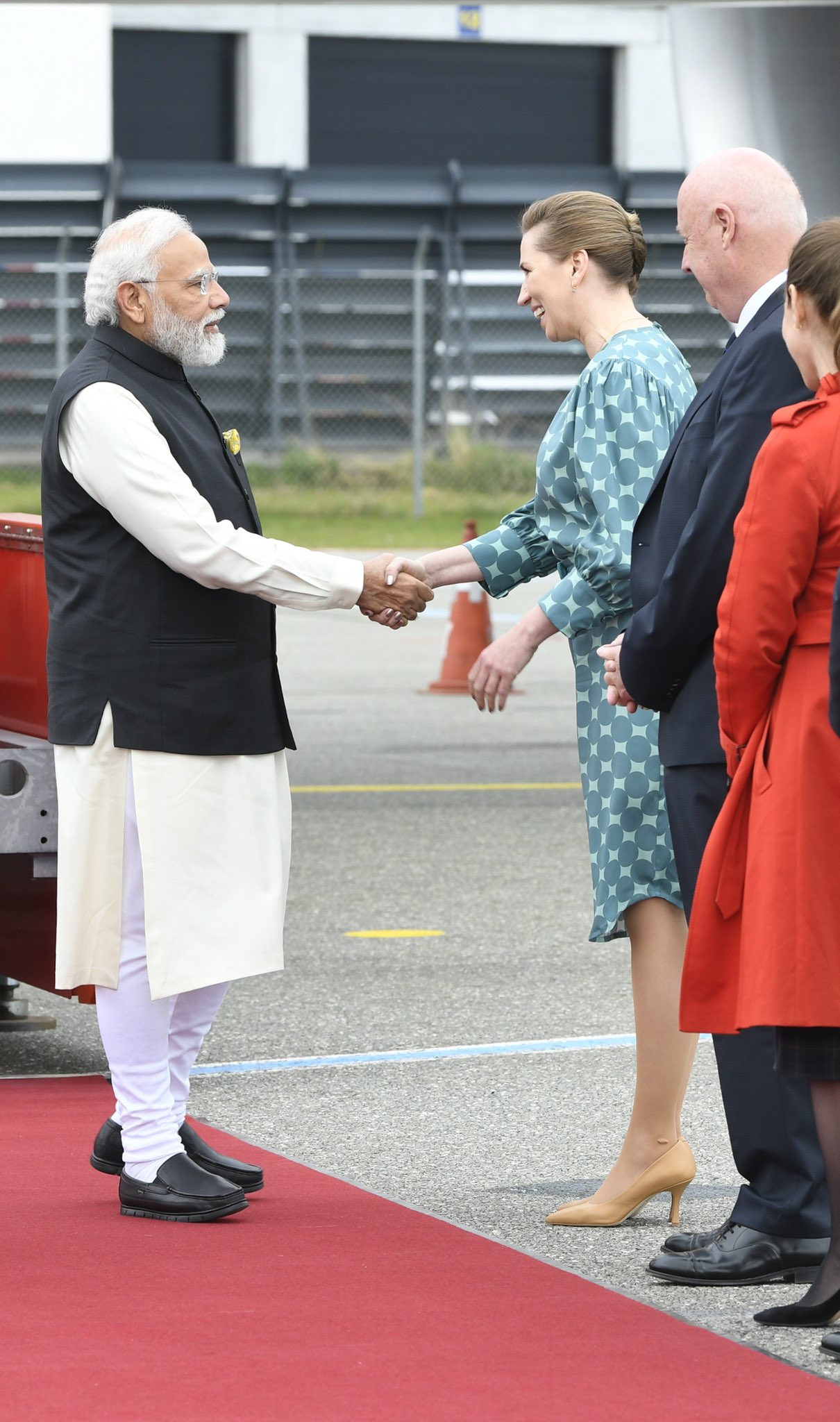 मोदी डेनमार्क पहुंचे, डेनिश प्रधानमंत्री से मिलेंगे और दूसरे भारत-नॉर्डिक सम्मेलन में भाग लेंगे